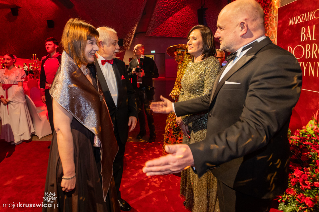 SCENA I POWITANIE GOŚCI