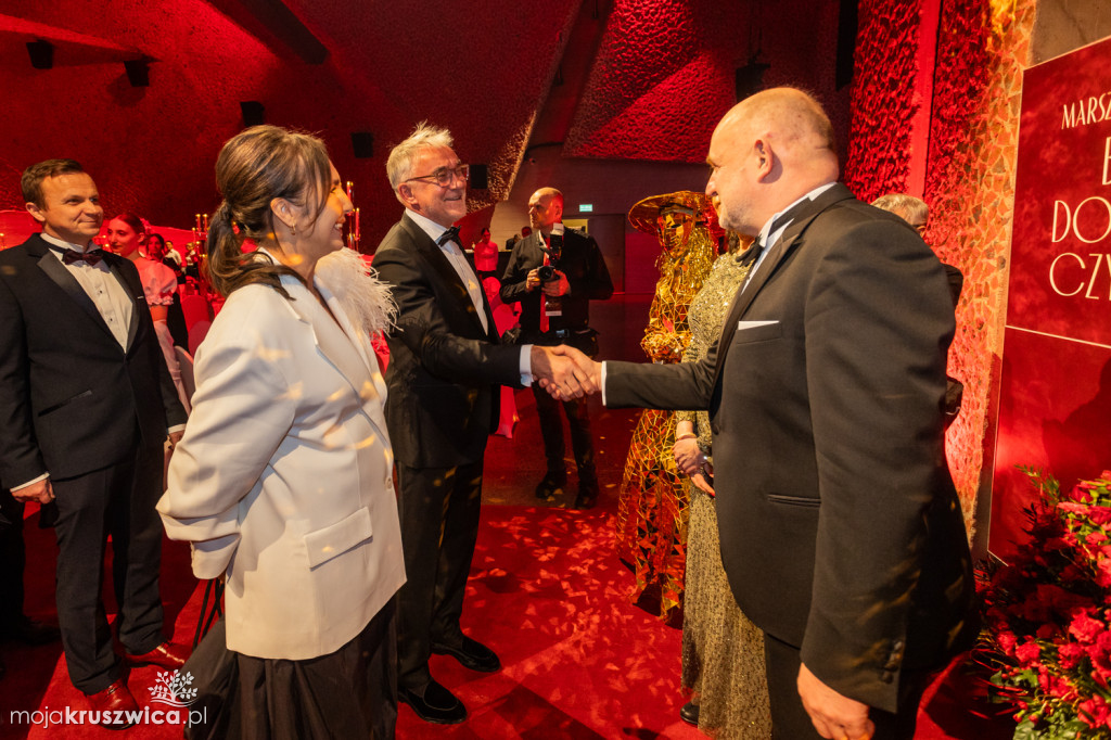 SCENA I POWITANIE GOŚCI