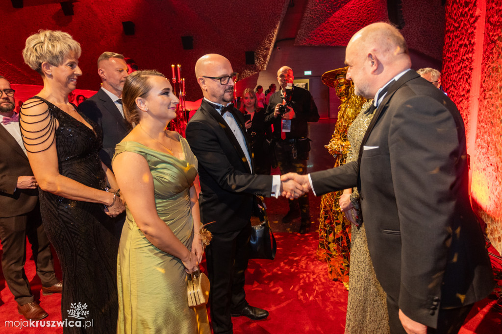 SCENA I POWITANIE GOŚCI