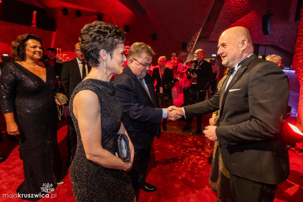 SCENA I POWITANIE GOŚCI