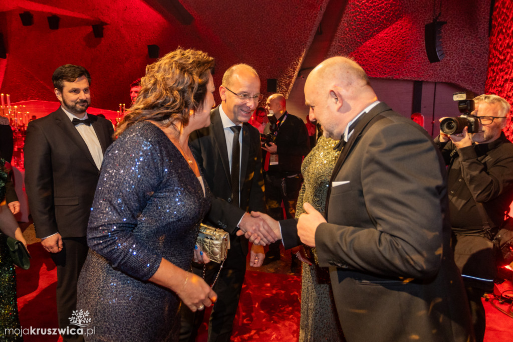 SCENA I POWITANIE GOŚCI