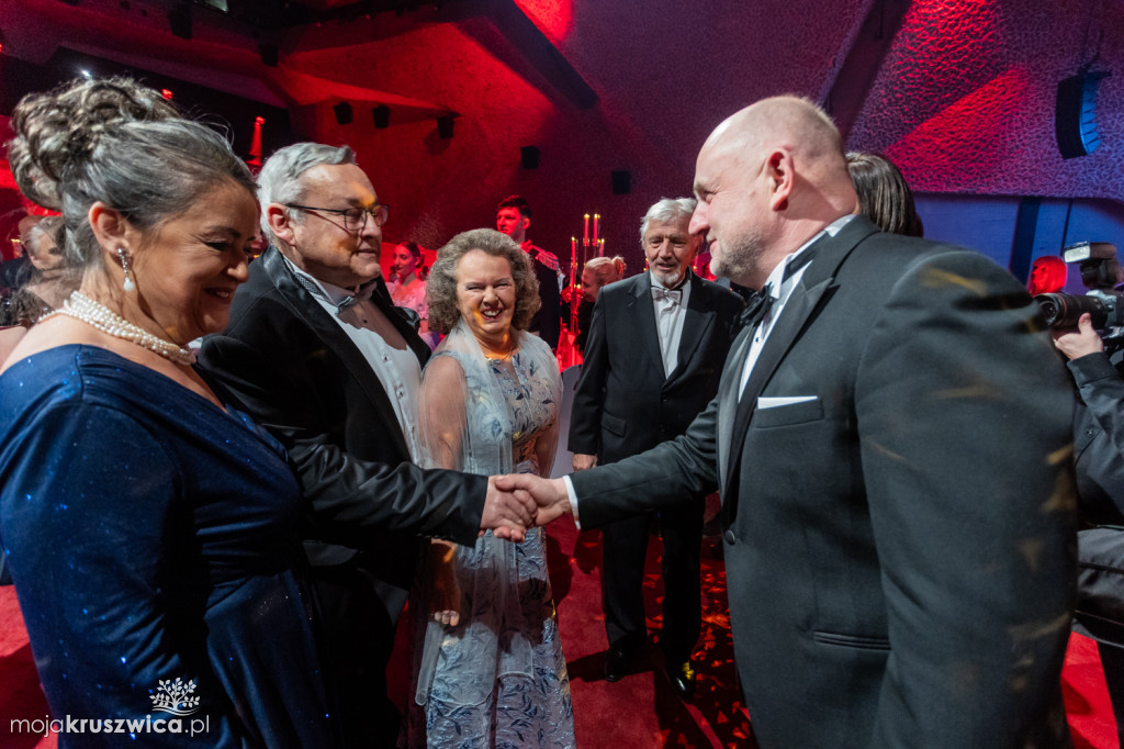 SCENA I POWITANIE GOŚCI