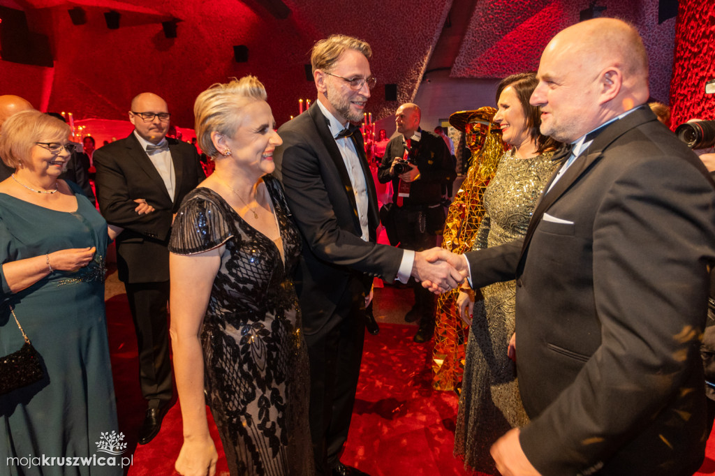 SCENA I POWITANIE GOŚCI