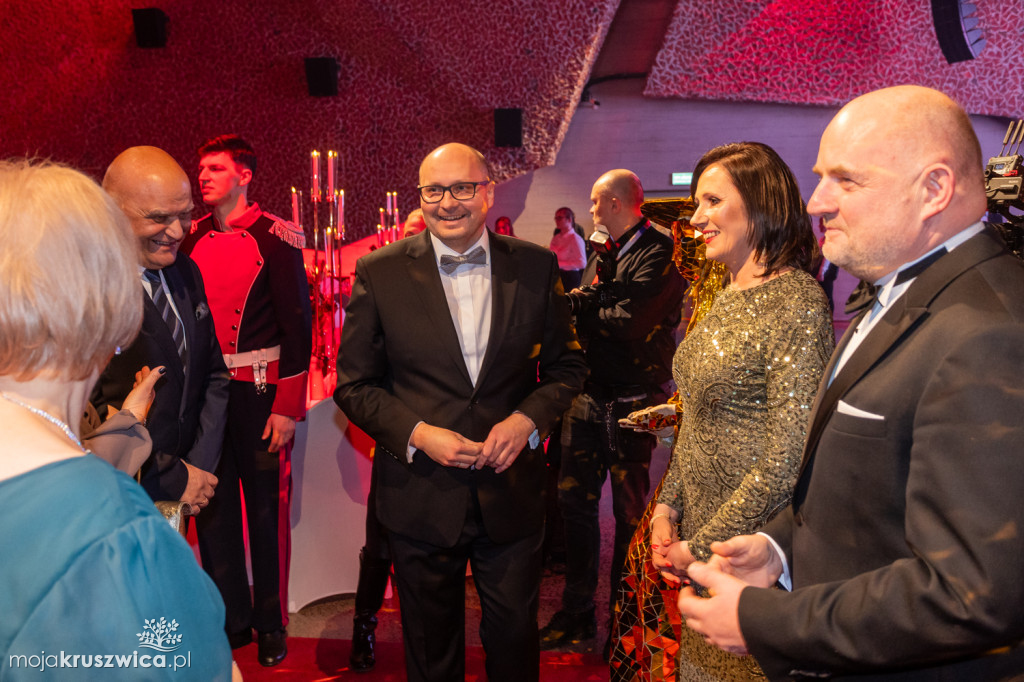 SCENA I POWITANIE GOŚCI