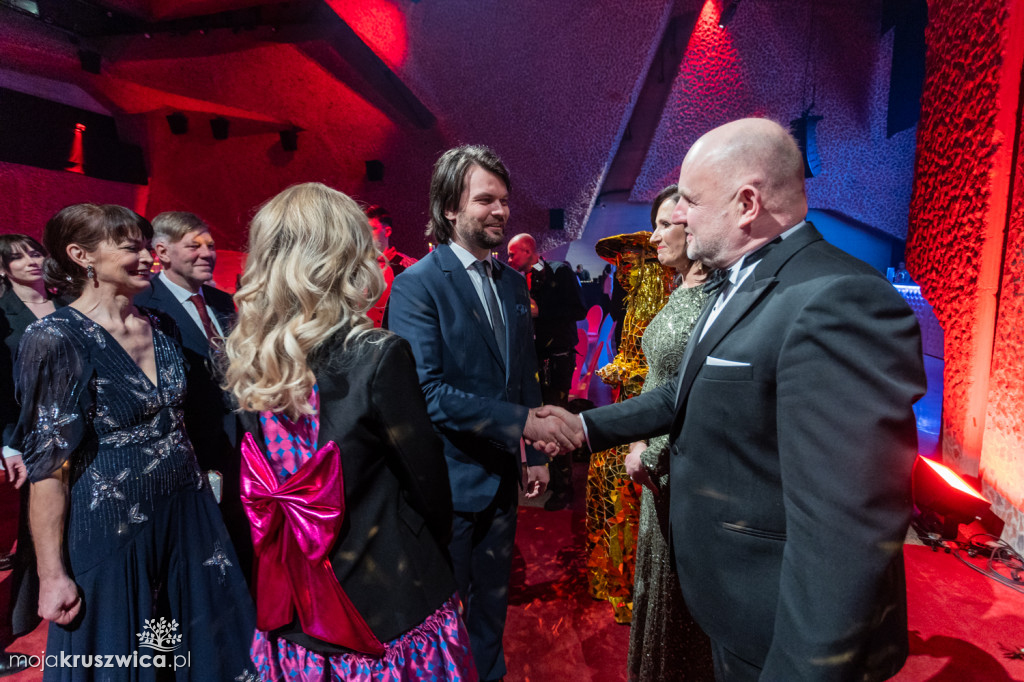 SCENA I POWITANIE GOŚCI