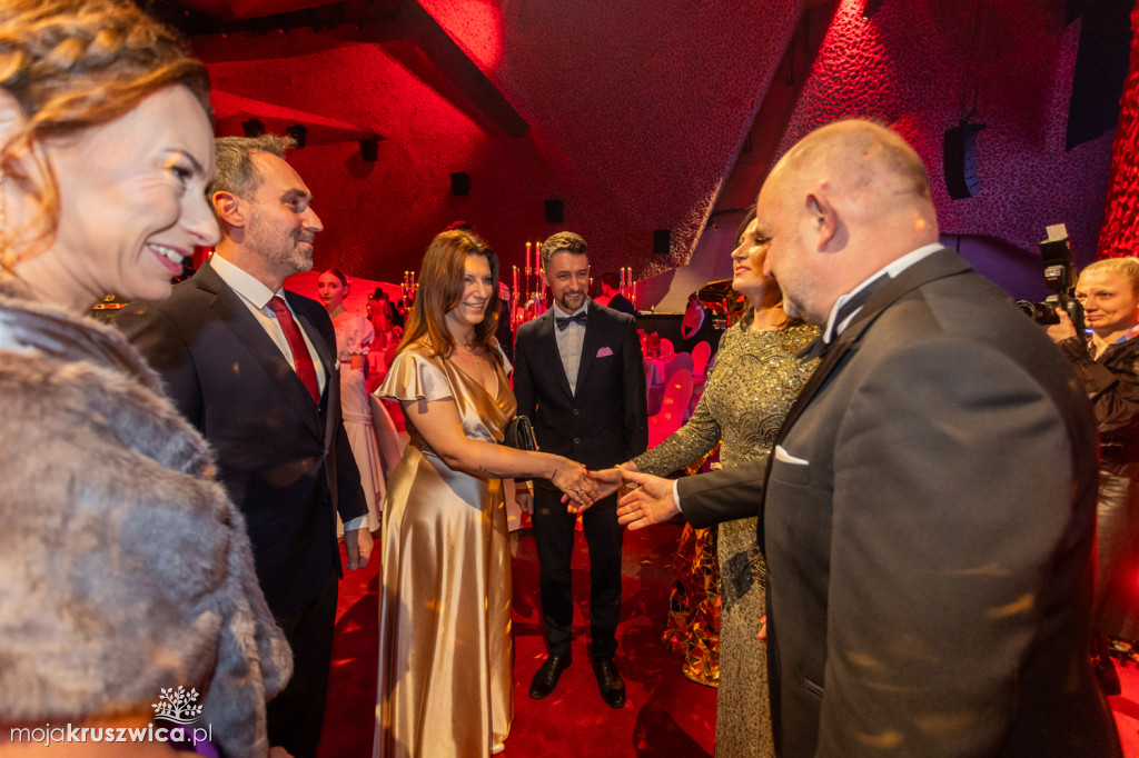 SCENA I POWITANIE GOŚCI