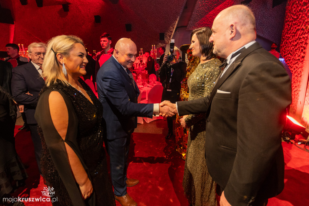 SCENA I POWITANIE GOŚCI