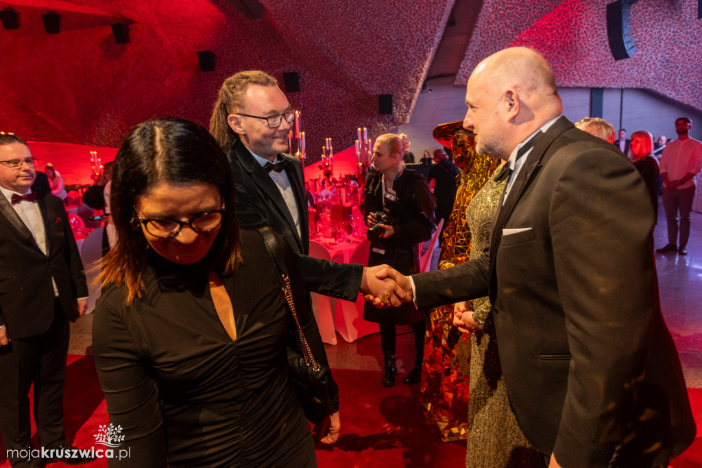 SCENA I POWITANIE GOŚCI