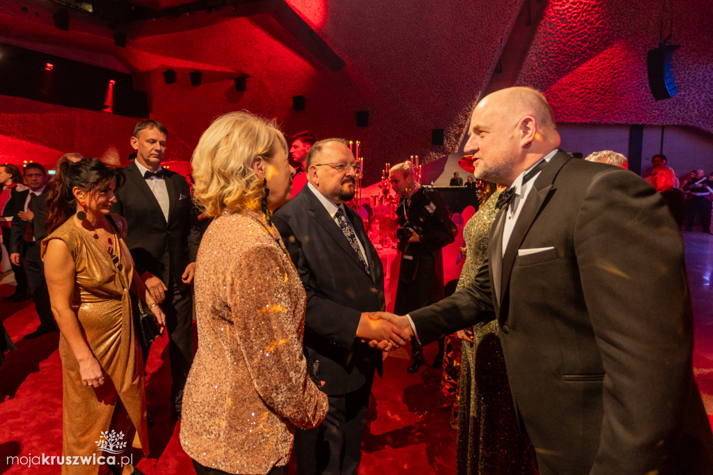 SCENA I POWITANIE GOŚCI