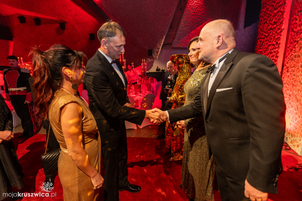 SCENA I POWITANIE GOŚCI