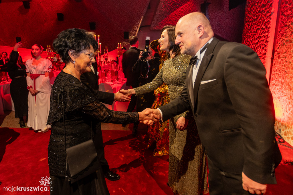 SCENA I POWITANIE GOŚCI