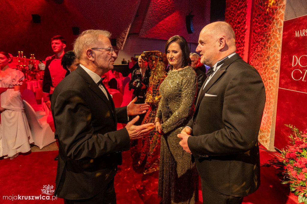 SCENA I POWITANIE GOŚCI