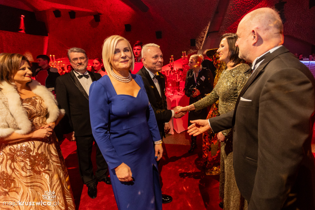 SCENA I POWITANIE GOŚCI