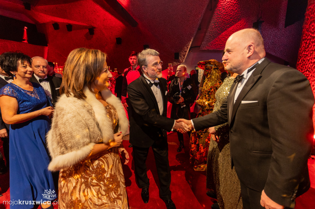 SCENA I POWITANIE GOŚCI