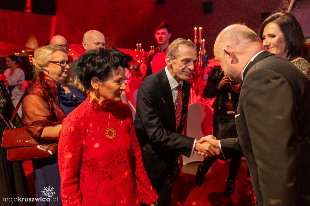 SCENA I POWITANIE GOŚCI