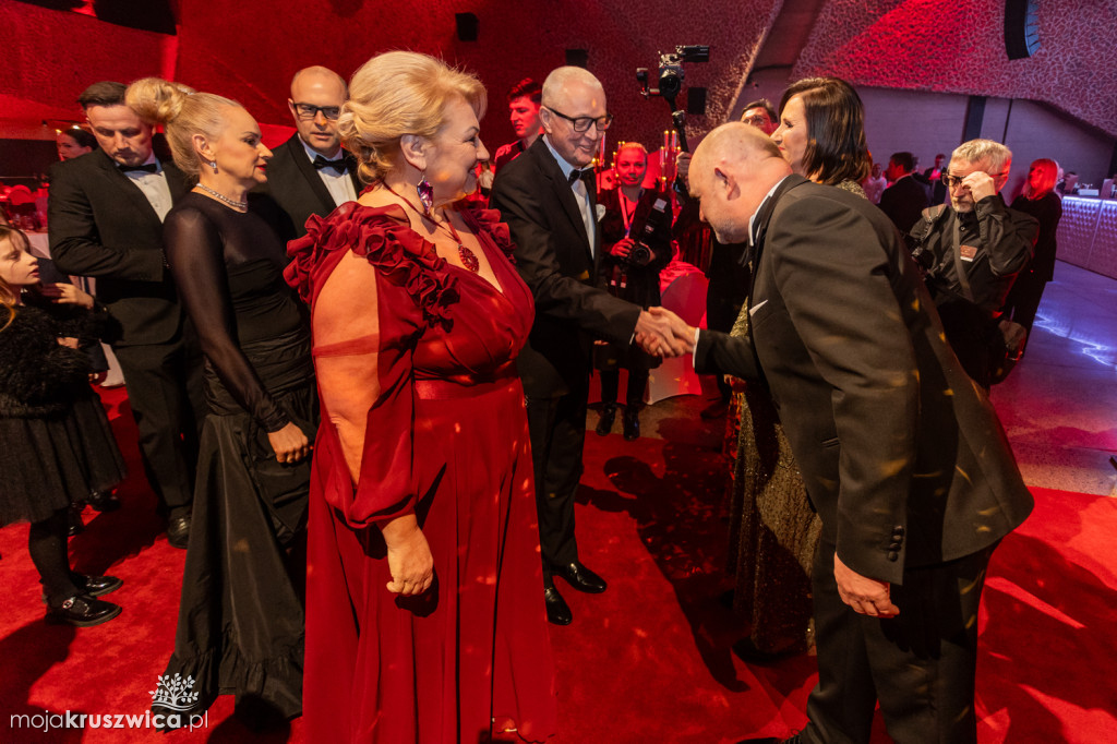 SCENA I POWITANIE GOŚCI