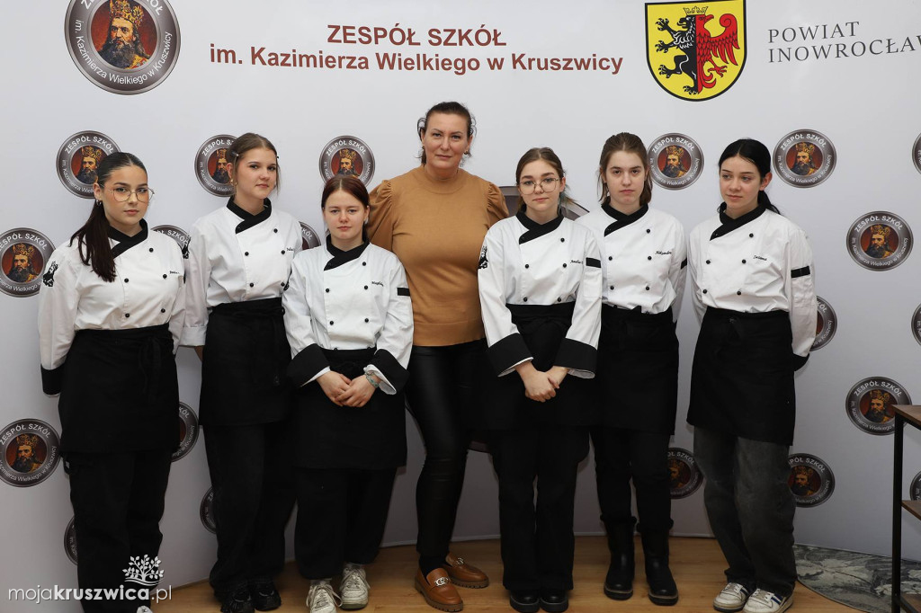 Certyfikaty zawodowe dla uczniów technikum logistycznego w „Kaziku”