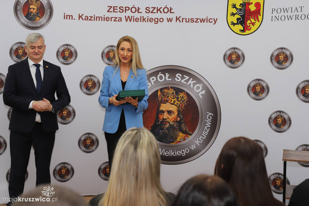 Certyfikaty zawodowe dla uczniów technikum logistycznego w „Kaziku”