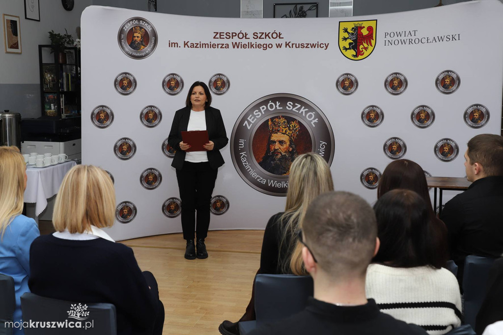 Certyfikaty zawodowe dla uczniów technikum logistycznego w „Kaziku”