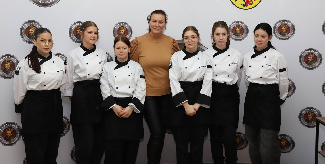 Certyfikaty zawodowe dla uczniów technikum logistycznego w „Kaziku”