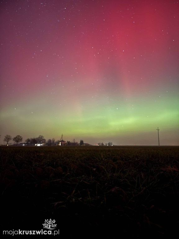 Piękna zorza polarna. Czytelnicy portalu chwycili za aparaty. Zobaczcie efekty!