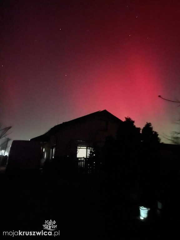 Piękna zorza polarna. Czytelnicy portalu chwycili za aparaty. Zobaczcie efekty!