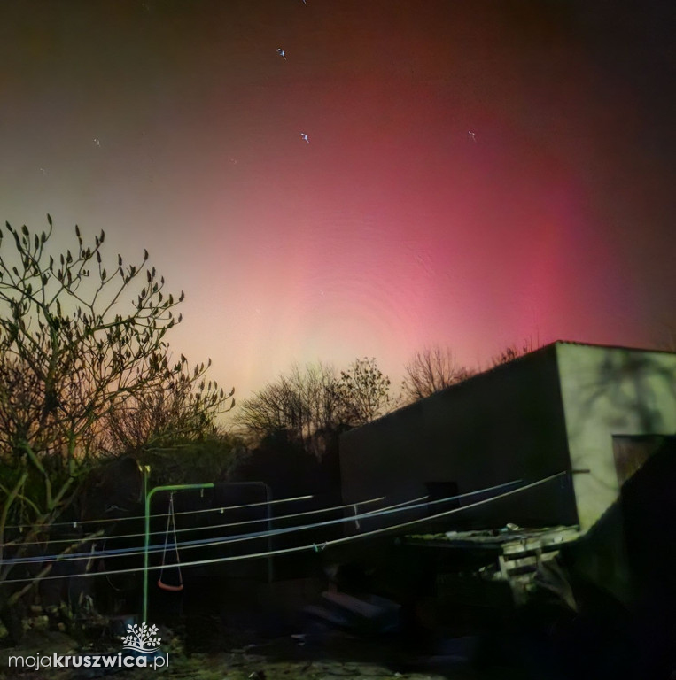 Piękna zorza polarna. Czytelnicy portalu chwycili za aparaty. Zobaczcie efekty!