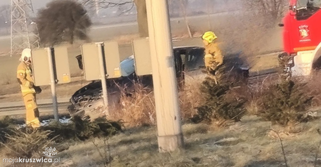 Z ostatniej chwili: Wypadek na rondzie w Kobylnikach. Trwa akcja służb