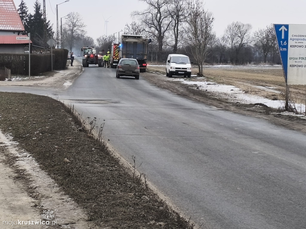 Zgubiony ładunek pod Kruszwicą. Trwa interwencja służb [ZDJĘCIA]