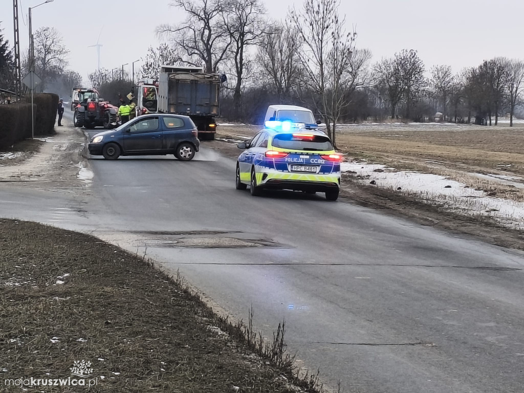 Zgubiony ładunek pod Kruszwicą. Trwa interwencja służb [ZDJĘCIA]