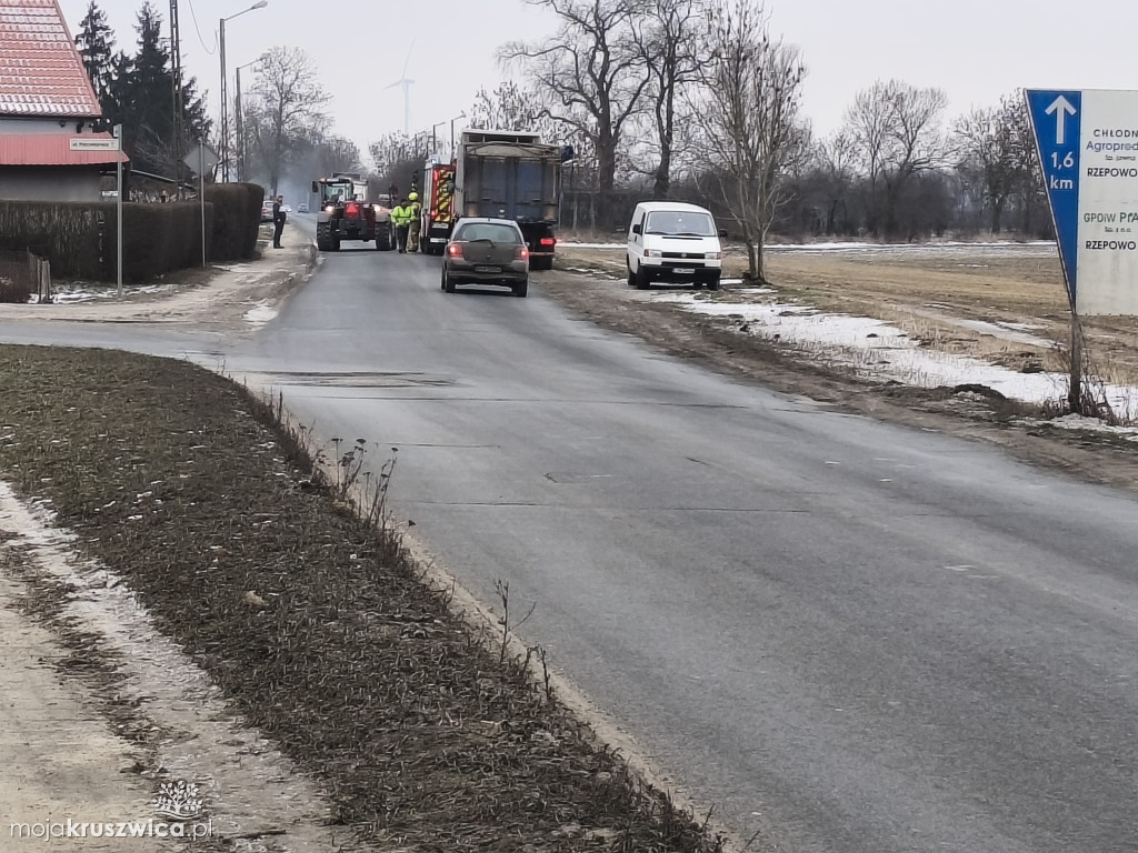 Zgubiony ładunek pod Kruszwicą. Trwa interwencja służb [ZDJĘCIA]