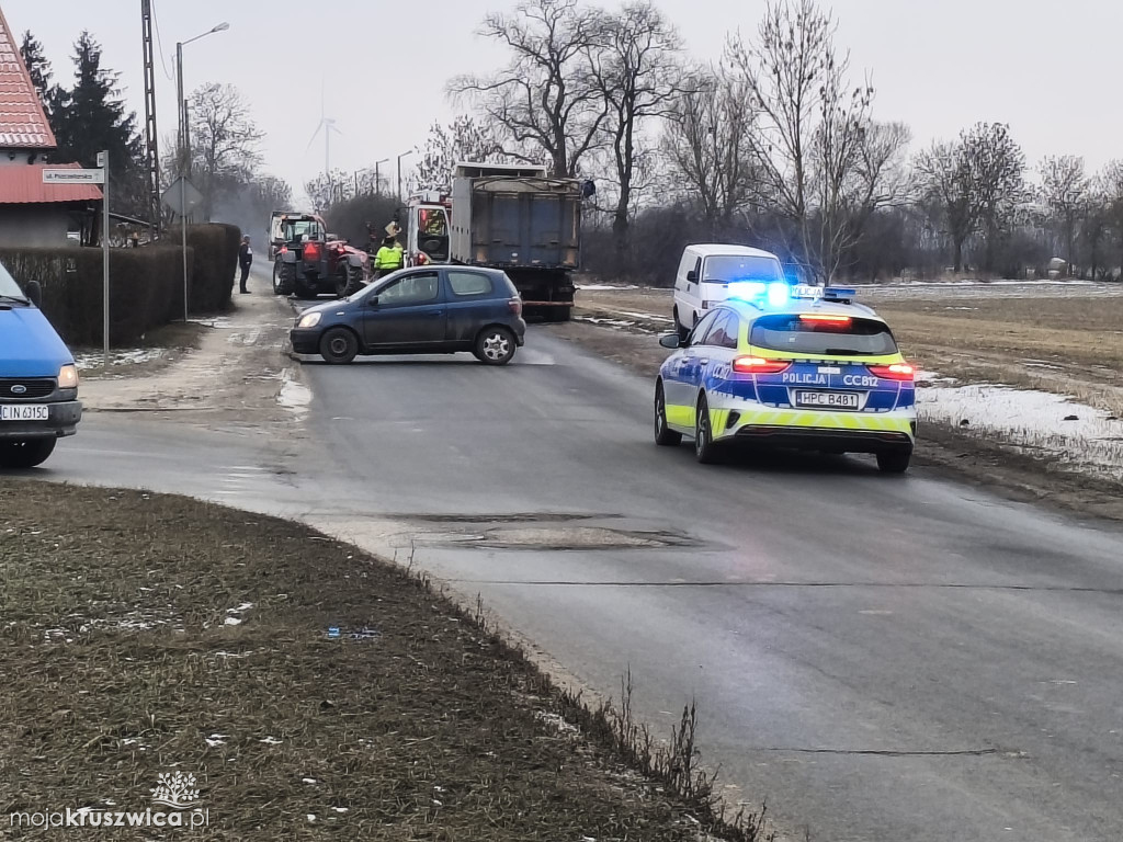 Zgubiony ładunek pod Kruszwicą. Trwa interwencja służb [ZDJĘCIA]