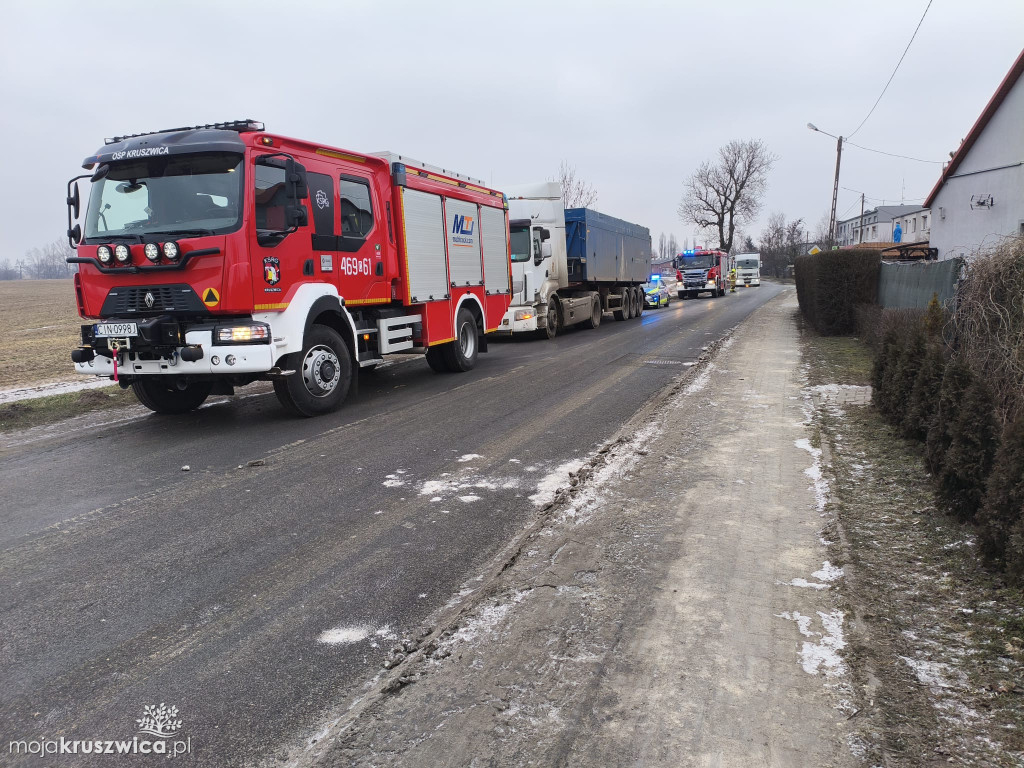 Zgubiony ładunek pod Kruszwicą. Trwa interwencja służb [ZDJĘCIA]
