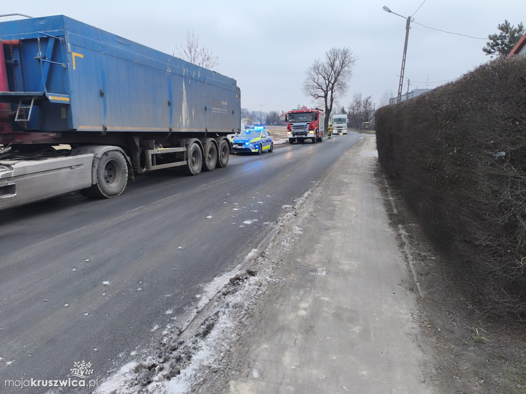 Zgubiony ładunek pod Kruszwicą. Trwa interwencja służb [ZDJĘCIA]