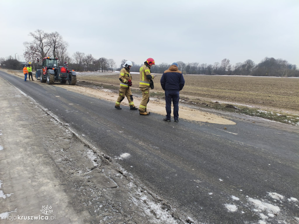 Zgubiony ładunek pod Kruszwicą. Trwa interwencja służb [ZDJĘCIA]