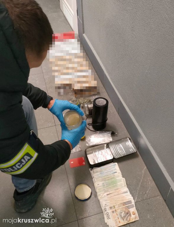 46-latek zatrzymay za znaczną ilość narkotyków i papierosów bez akcyzy