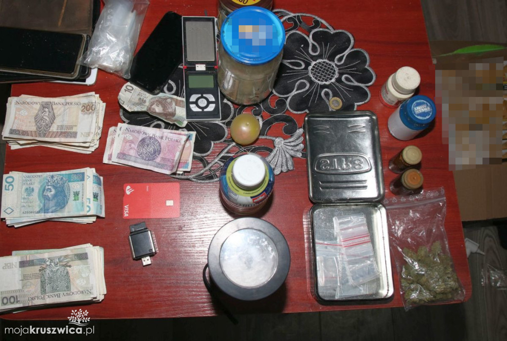 46-latek zatrzymay za znaczną ilość narkotyków i papierosów bez akcyzy