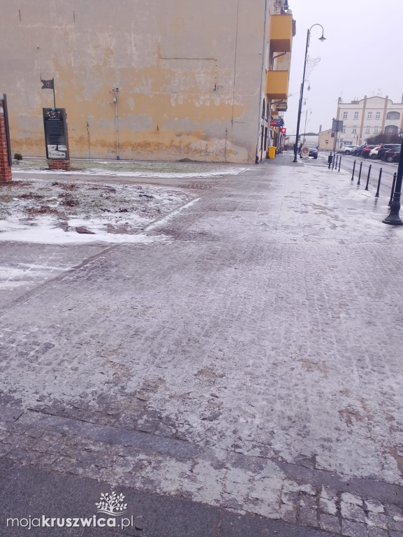Ślisko na drogach w Kruszwicy i okolicy. \