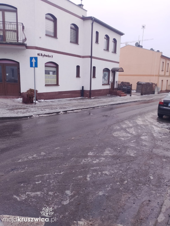 Ślisko na drogach w Kruszwicy i okolicy. \