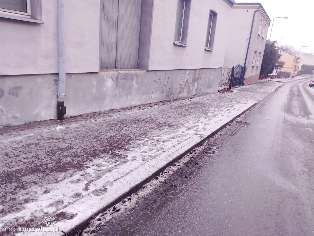 Ślisko na drogach w Kruszwicy i okolicy. \