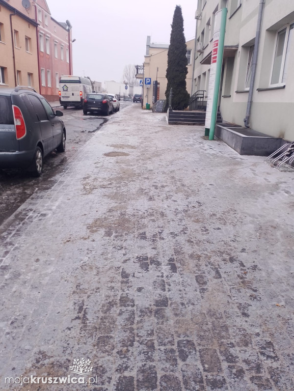 Ślisko na drogach w Kruszwicy i okolicy. \