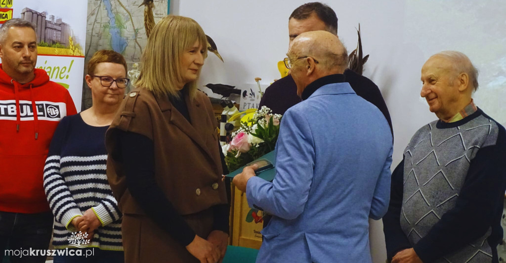 Kruszwicka biblioteka z medalem za pomoc i współpracę od PTTK Kruszwica