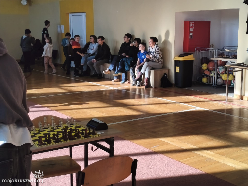 Szachowe zmagania w kruszwickim liceum. Dziś Turniej Charytatywny