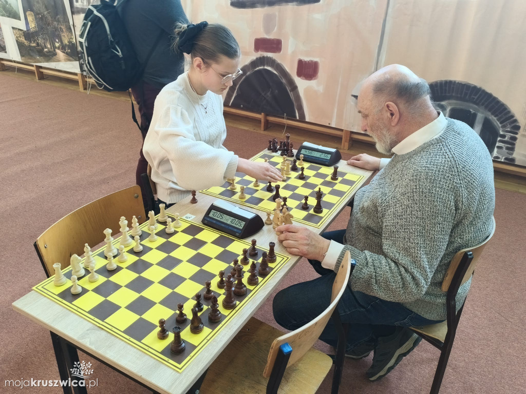 Szachowe zmagania w kruszwickim liceum. Dziś Turniej Charytatywny
