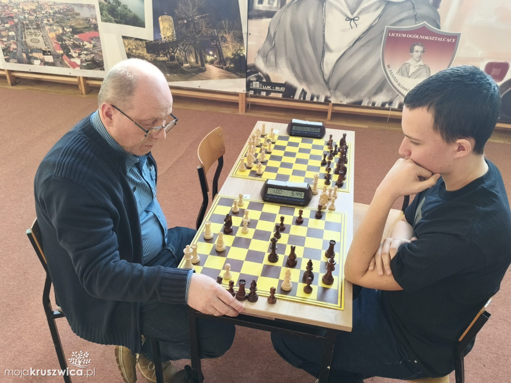 Szachowe zmagania w kruszwickim liceum. Dziś Turniej Charytatywny