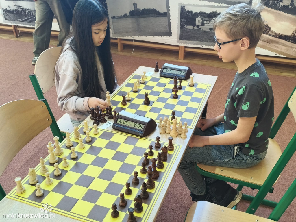 Szachowe zmagania w kruszwickim liceum. Dziś Turniej Charytatywny