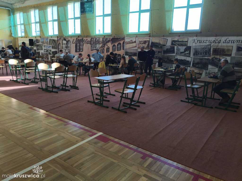 Szachowe zmagania w kruszwickim liceum. Dziś Turniej Charytatywny