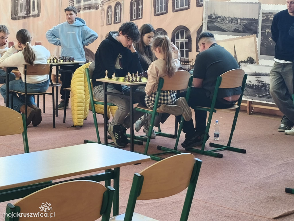 Szachowe zmagania w kruszwickim liceum. Dziś Turniej Charytatywny