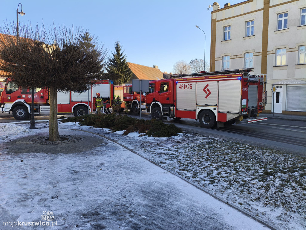 Pilne: Pożar w centrum Kruszwicy. Ogień w jednym ze sklepów [VIDEO]