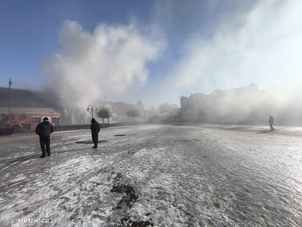 Pilne: Pożar w centrum Kruszwicy. Ogień w jednym ze sklepów [VIDEO]